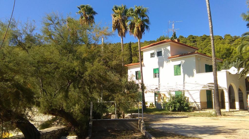 Resort Village T.N. Milna Vis Kültér fotó