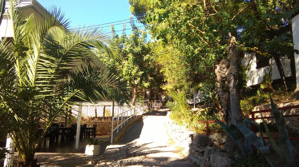 Resort Village T.N. Milna Vis Kültér fotó